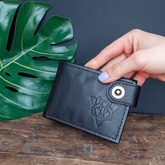 Klasiskais vīriešu maks ar pogu - melns