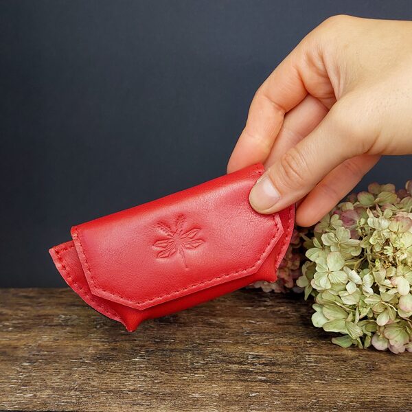 Sarkans atslēgu maciņš