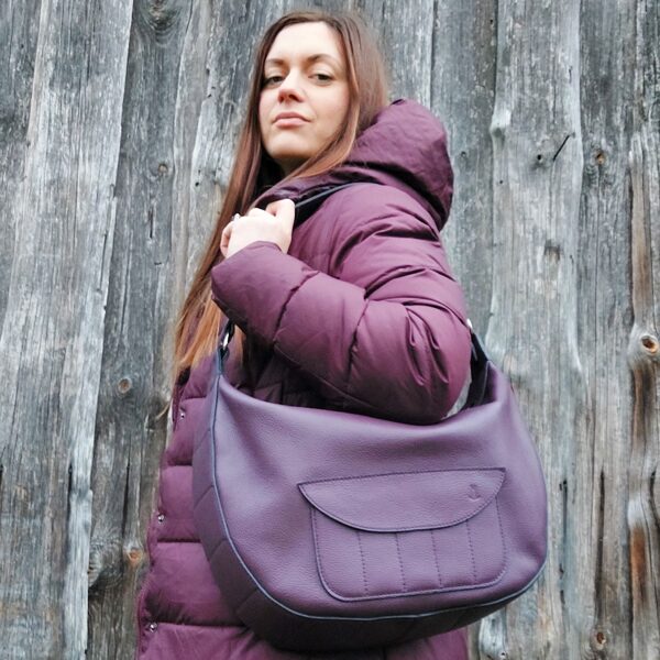 Lielā pleca soma plūmju tonī 